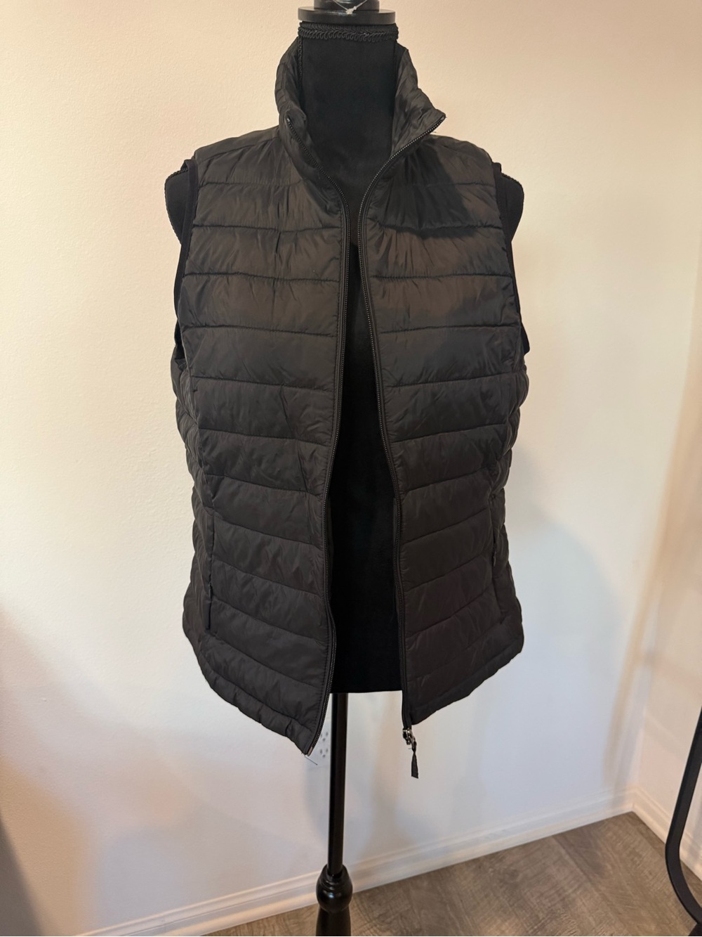 Amazon Essentials Black Quilted Puffer Vest